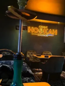 Bary z shishą na Litwie 2026 – gdzie warto odwiedzić? 8 Salonik Grant Hookah