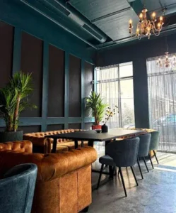 Bary z shishą na Litwie 2026 – gdzie warto odwiedzić? 9 Salonik sziszy Madelano