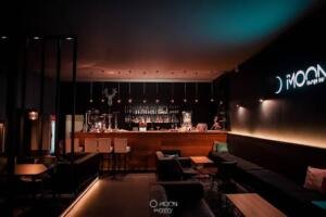 Bary z shishą w Krakowie – 10 miejsc wartych zobaczenia w Polsce Moon Lounge Bar & Shisha
