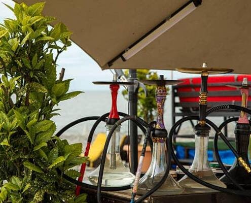 Palenie fajki wodnej na zewnątrz: zalety i wady